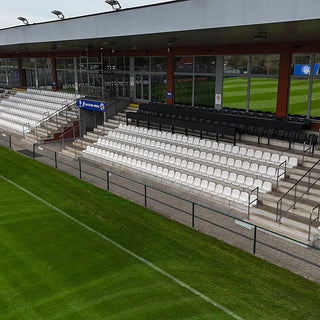 Backline Arena vernieuwd met tribunestoelen en dug-outs