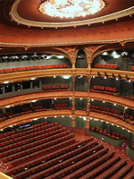 Multifunctionele theateroplossing met inklapbare Micra stoelen