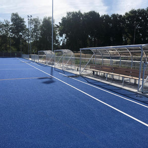 Aluminium SKOR hockey dugout Düsseldorf met heldere polycarbonaat beplating