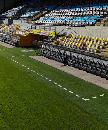 Maatwerk dugouts in stadion van Sporting Lokeren